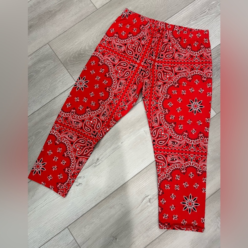 NWOT capri leggings
